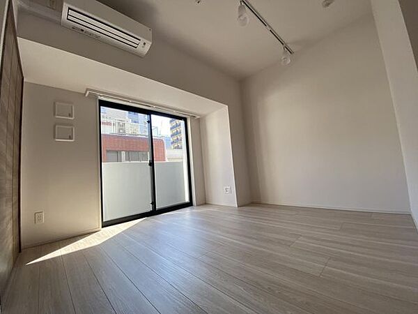 居室・リビング　※別部屋の参考写真です。