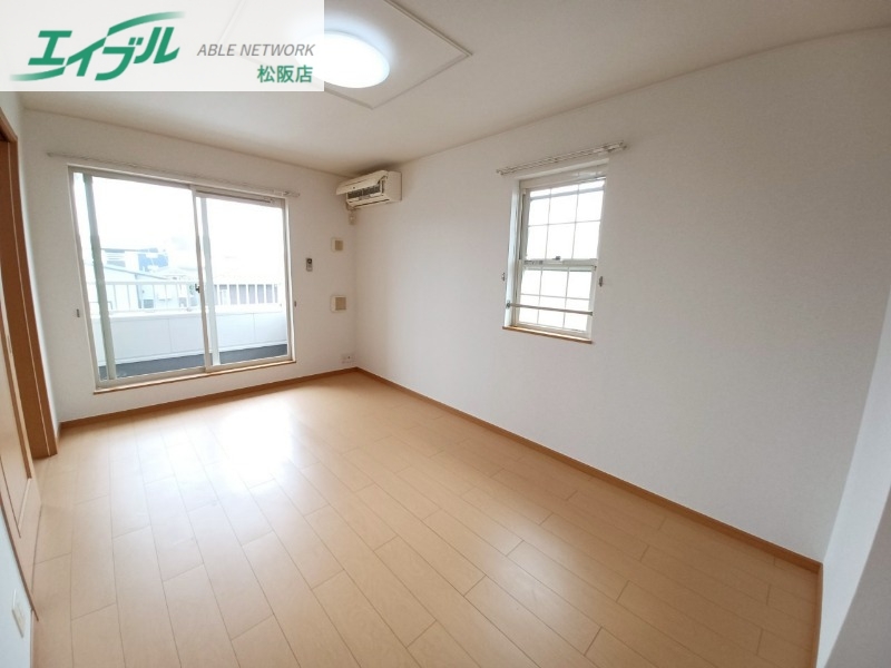 居室・リビング　反転タイプ参考写真