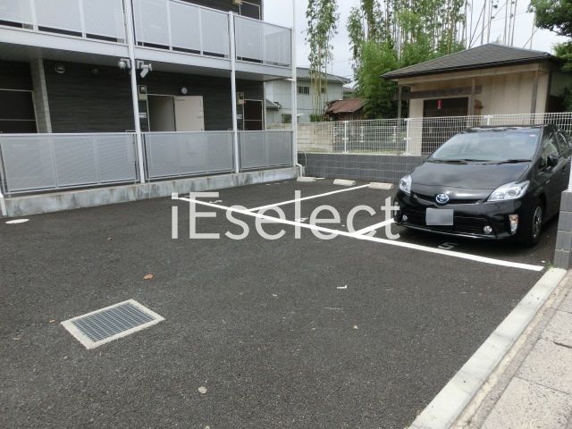 駐車場　敷地内に駐車場あります