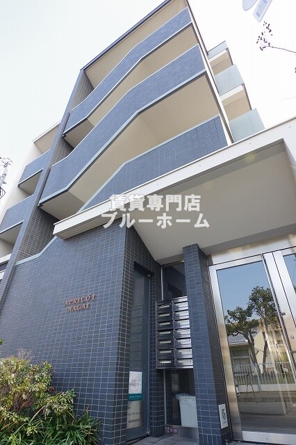 建物外観　鉄筋コンクリート造4階建ての物件！