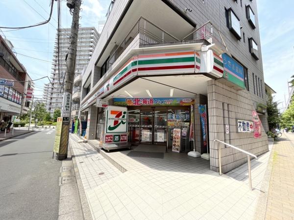 コンビニ　セブンイレブン（コンビニ）まで300m