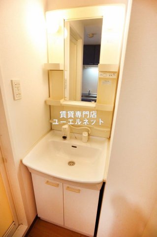 洗面設備　清潔感ある独立洗面台で毎日気持ちよく♪