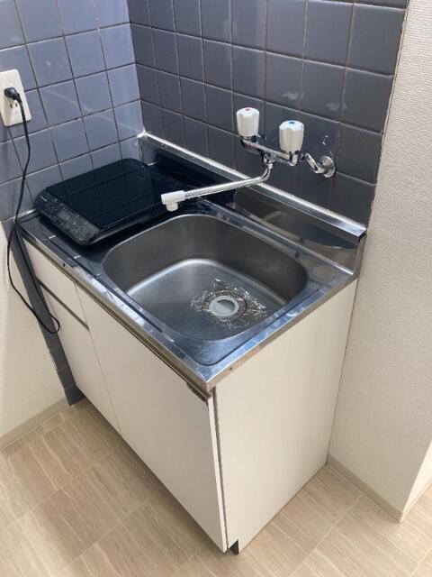 キッチン　※別号室の写真となります。