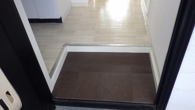 玄関　※別号室の写真となります。