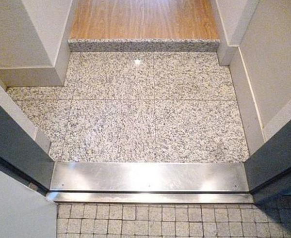 玄関　※別部屋参照