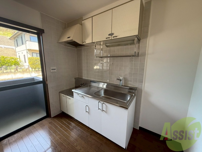 キッチン　キッチンはこちらです。広さも幅もちょうどいい広さですね。