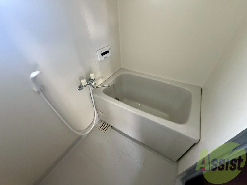 バス・シャワールーム　浴室は追い炊き機能付きです。いつでも暖かいお風呂に入れます。