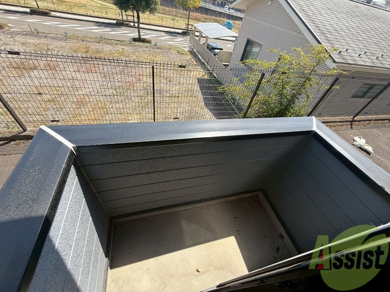 バルコニー　バルコニーは独立型です。長さも幅もベストですね。