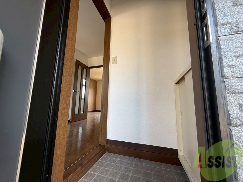 玄関　玄関から撮影しました。玄関も広さがあっていいですね。