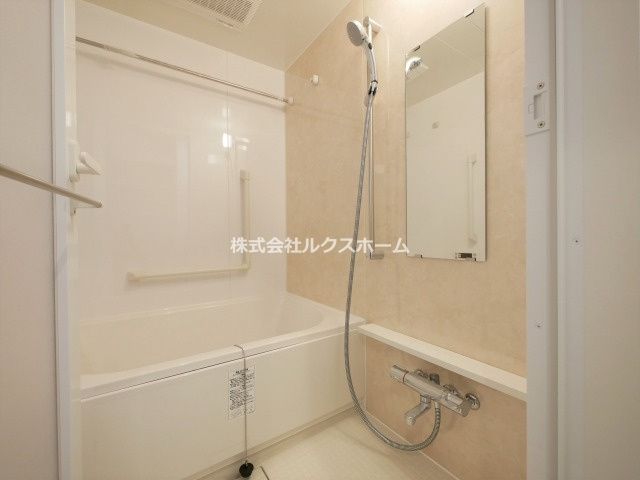 バス・シャワールーム　きれいな玄関です
