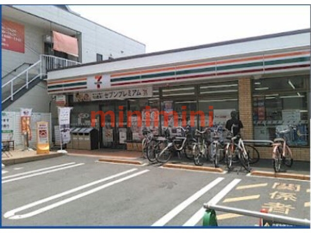 コンビニ　セブンイレブン吹田関大前店（コンビニ）まで304m
