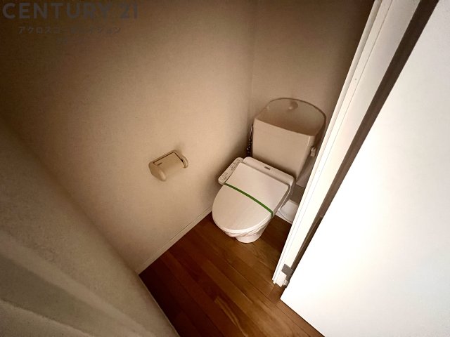 トイレ　温水洗浄便座機能付きトイレです