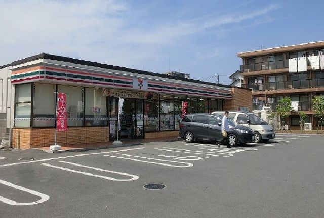 コンビニ　セブンイレブン（コンビニ）まで270m