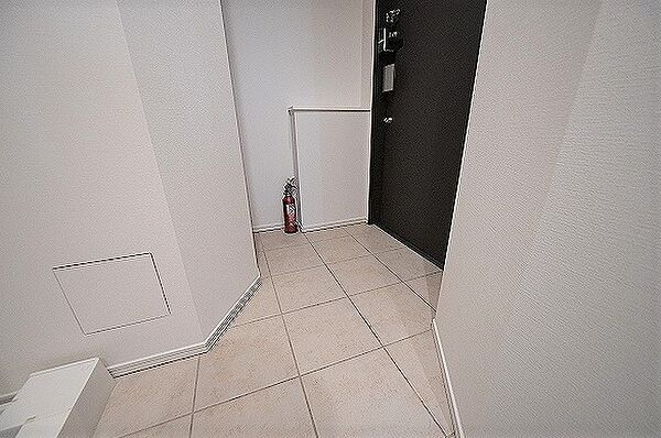 玄関　※別部屋参考写真です