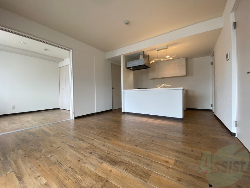 居室・リビング　広くてキレイなお部屋が広がっていて、充実した生活が送れそう。