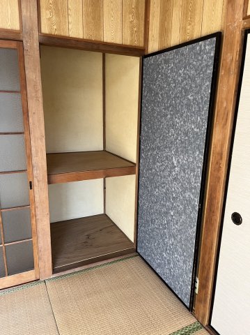 収納　寝具の収納に最適な和室の押し入れ♪
