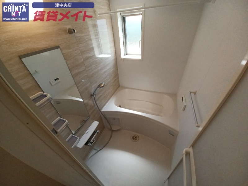 バス・シャワールーム　同タイプ部屋写真です。