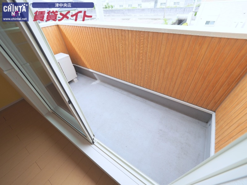 バルコニー　同タイプ部屋写真です。