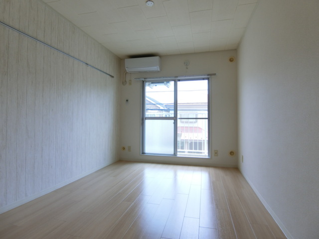 居室・リビング　南向きのお部屋です