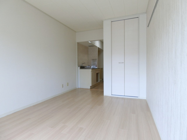 その他部屋・スペース　明るいカラーでよりお部屋が広く感じます♪