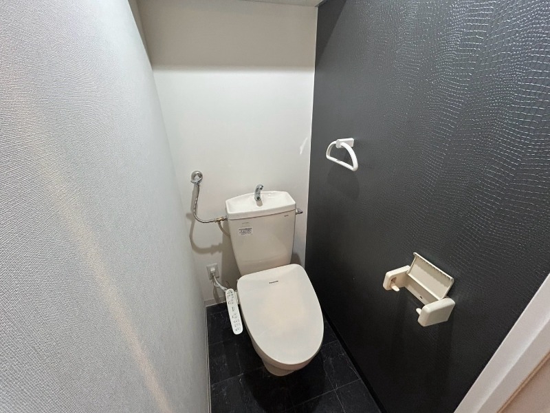 トイレ　こちらはトイレです。清潔感があり、安心して使用できます。