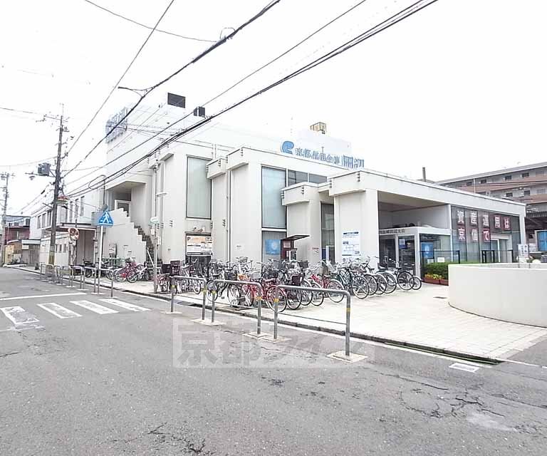 銀行　京都信用金庫 田辺支店（銀行）まで830m
