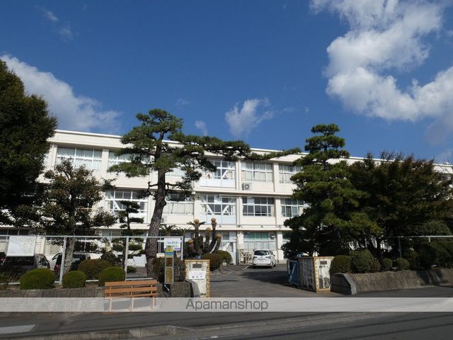 中学校　青島中学校（中学校）まで1044m