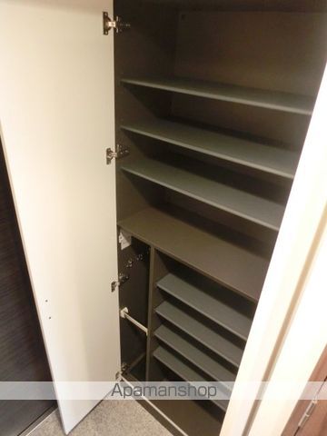 プレサンス江戸堀の玄関写真