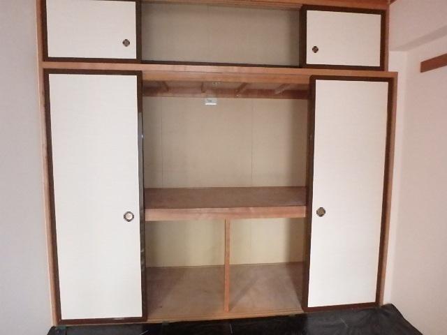 収納　収納力のある押入れです
