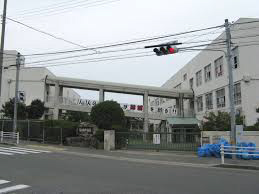 中学校　錦城中学校（中学校）まで274m