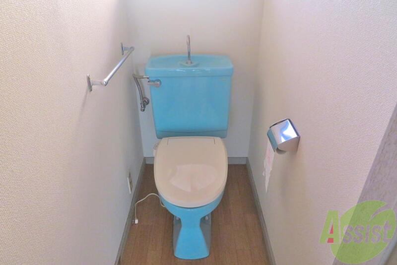 トイレ　青いトイレはおしゃれですね。
