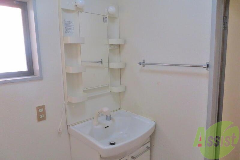 洗面設備　洗面台も綺麗でいいですね。