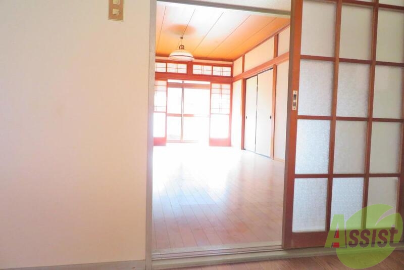 玄関　玄関から見たお部屋になります。