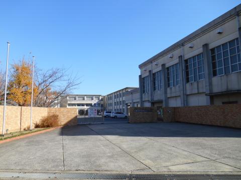 中学校　香芝市立香芝西中学校（中学校）まで3666m