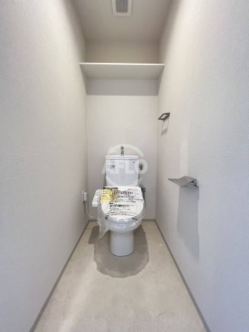トイレ　esteOeste難波元町　温水洗浄便座