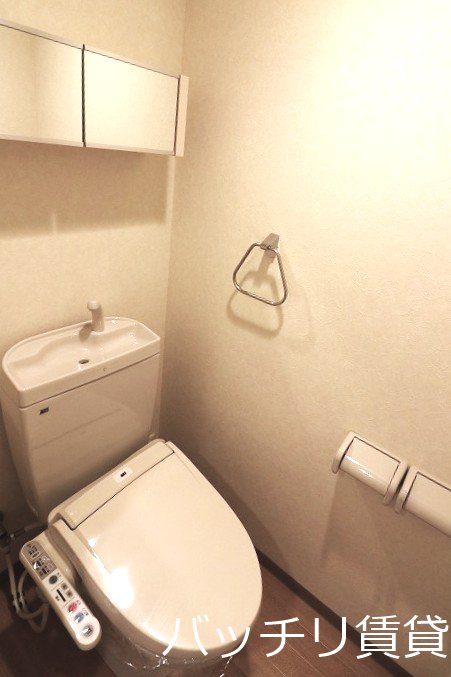 トイレ　＊画像は別部屋の為イメージ、現状を優先いたします