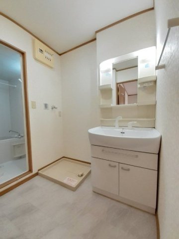 洗面設備　使いやすい洗面所です
