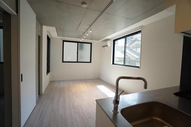 東急田園都市線 駒沢大学駅 徒歩6分 4階建 築7年の居間写真