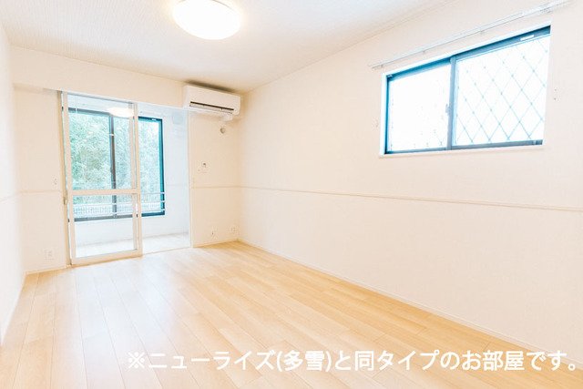 居室・リビング　こちらのリビングで趣味の時間をお楽しみください