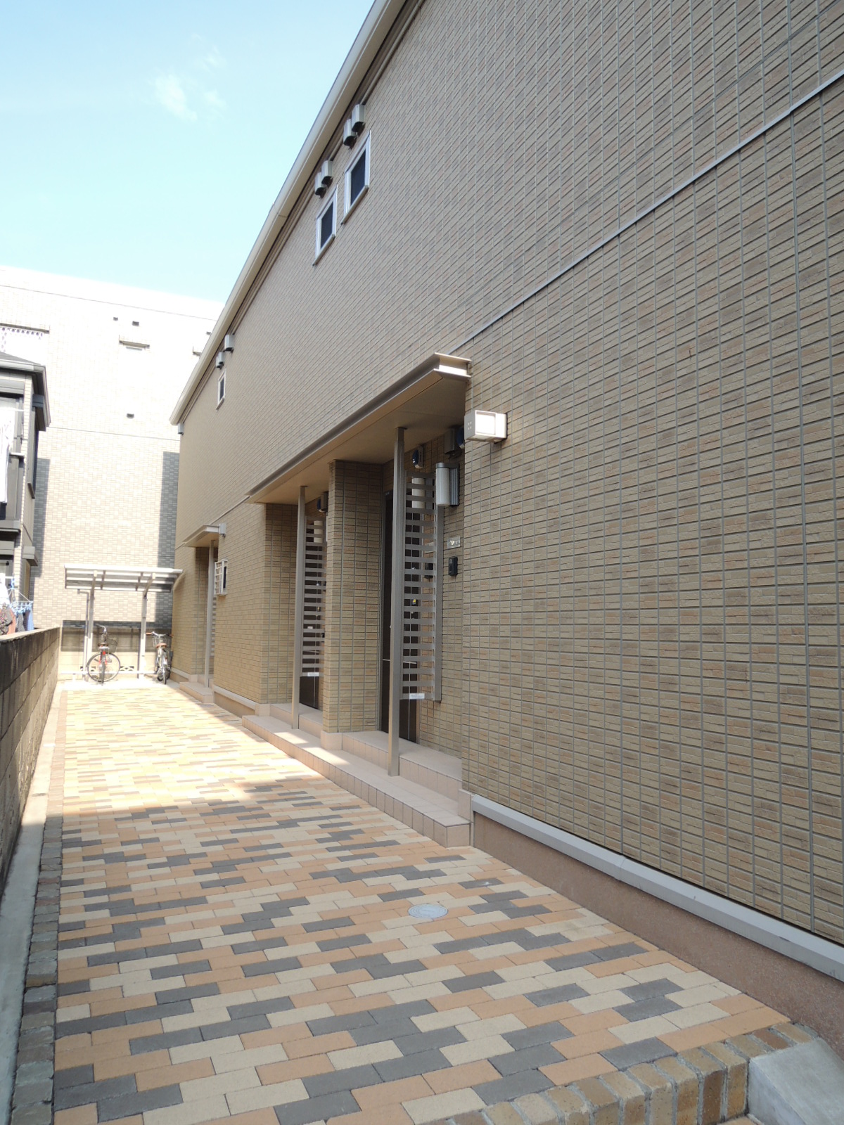 エントランス　●　　　入口