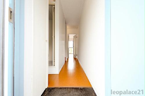 玄関　備品や設備仕様は号室等により異なります現地をご確認下さい。