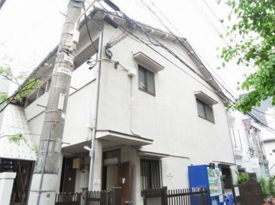 建物外観　神宮前交差点から至近の好立地です☆