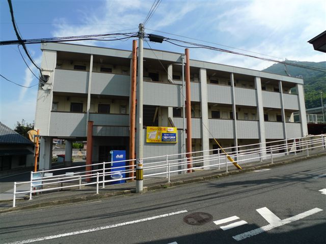 ＪＲ鹿児島本線八幡駅　カレッジ花尾の建物外観