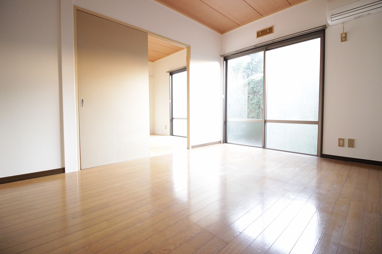 居室・リビング　類似部屋の写真となります