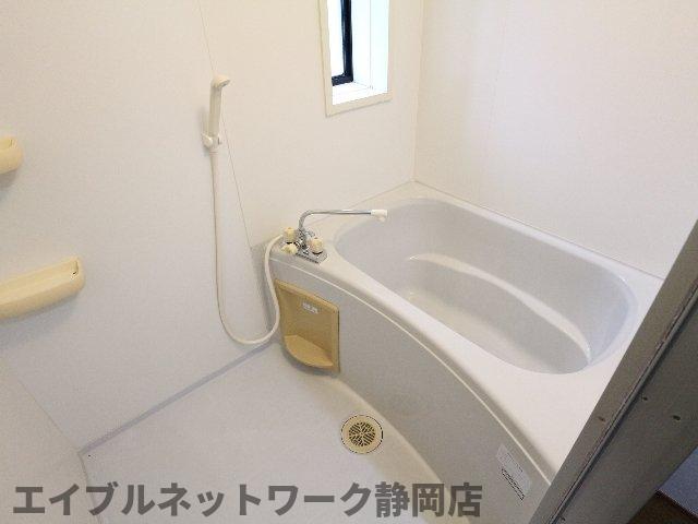 【静岡市葵区上足洗のアパートのバス・シャワールーム】