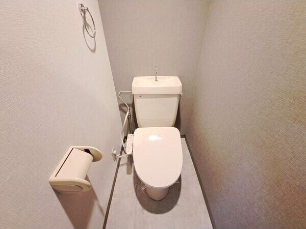 地下鉄鶴舞線 庄内通駅 徒歩5分 8階建 築31年のトイレ写真