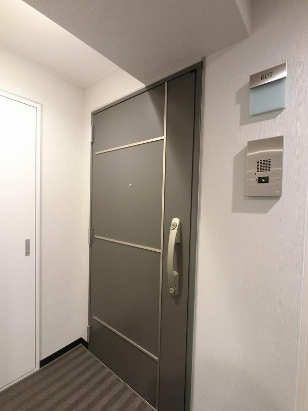 玄関　ダブルロックドア