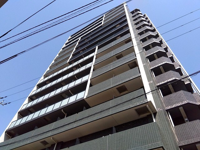 プレサンス塚本駅前の建物外観