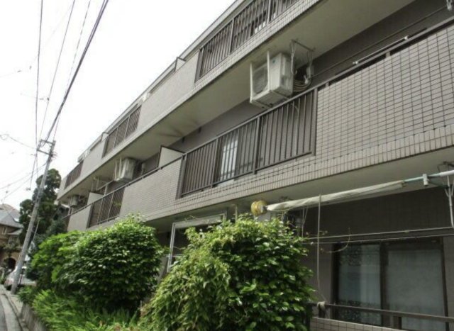 横浜市中区鷺山のマンションの建物外観