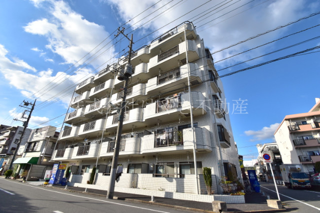 高島平ユーアイビルの建物外観